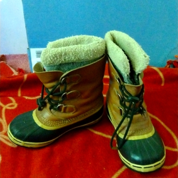 Kids size 3 Sorel winter boots (water proof) - Picture 7 of 8